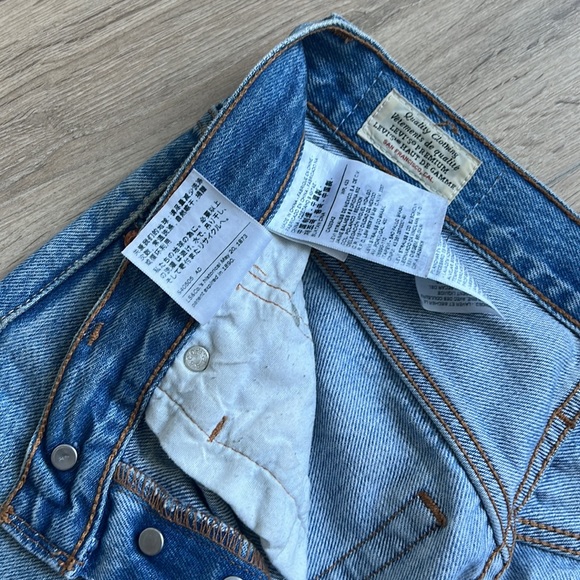 Levi’s x Aritzia 501 - Picture 3 of 4